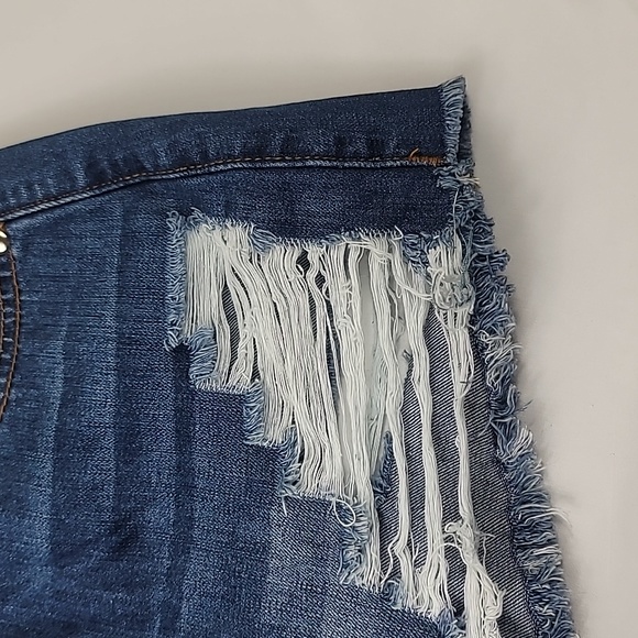 Fashion Nova Ladies Going Out Your Way Distressed  Denim Shorts Dark Wash SZ (S) - Picture 2 of 8